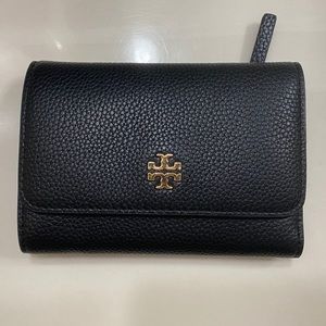 Tory Burch Carter Medium Flap Tri-Fold Wallet